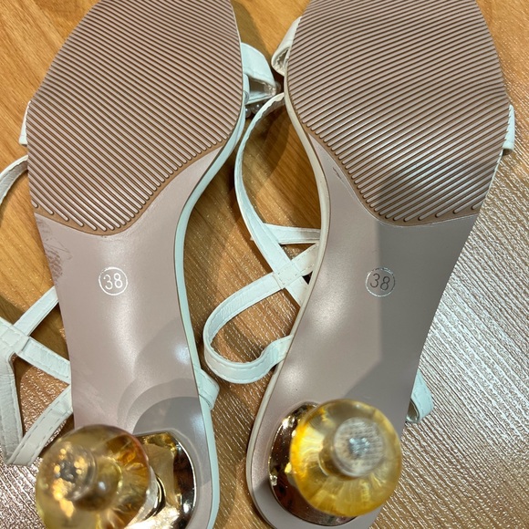 NWOT - Pearl Décor Sandals (Size 7) * White - Picture 7 of 10